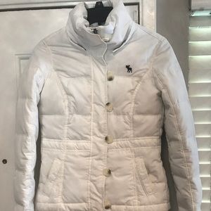 Women’s puffer jacket with Sherpa lining.
